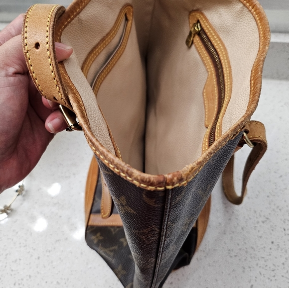 Louis Vuitton Bucket Bag - Picture 7 of 13